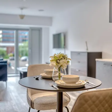 Manchester, Eccles 2 Bedroom & 1 Bedroom Apartments, Close To Old Trafford, Salford, * 맨체스터