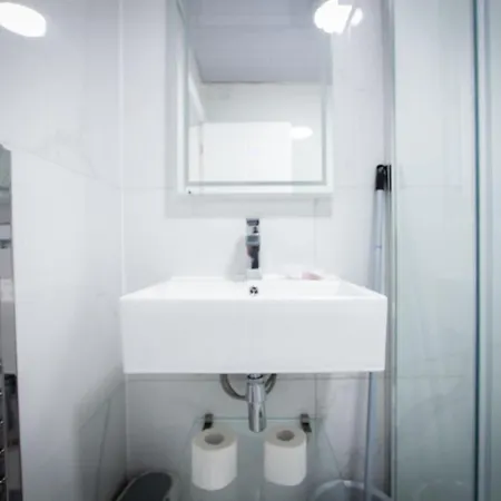 Stylish Newly Refurbished 2br Flat In Manchester