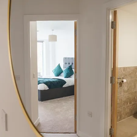 2 Bedroom Luxury Centre & Salford Апартаменты *