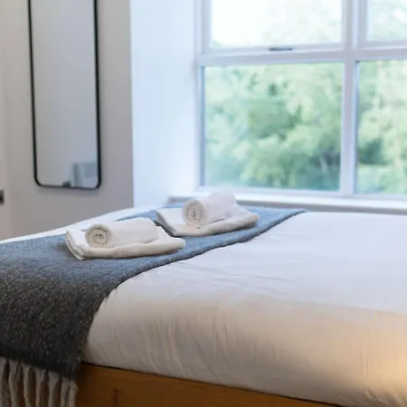 Contemporary 2 Bedroom In
