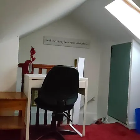 公寓 Entire 1St Floor Apartment With Free Parking In Hyde Road Opposite Gorton Tesco Extra