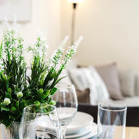 아파트 2 Bed Salford L Free Private Parking L Contractors & Families L Sleeps 4 L Free 1 Hr Early Check-in
