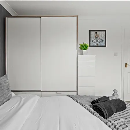 2br Long Perks Free Parking Prime Spot