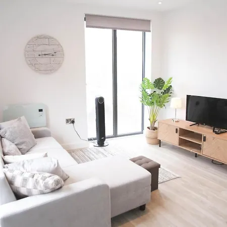 Waterfront Luxury 2br Flat Salford דירה