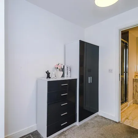 Stylish And Spacious 2bdr Flat *