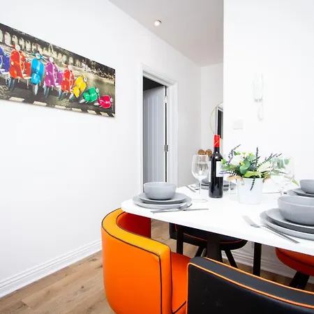 Stylish Newly Refurbished 2br Flat In *