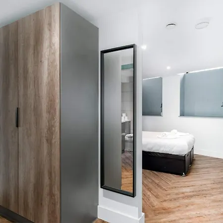 Convenient 3bed Flat W Security * מנצ'סטר
