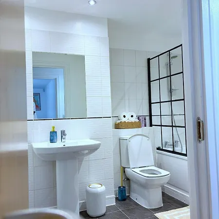 Elite Serviced 2br Balcony Centre 아파트