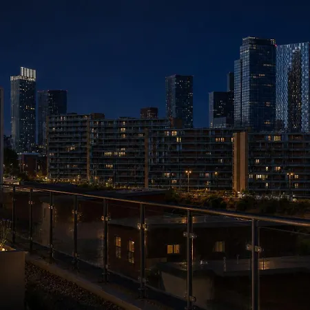 Апартаменты 2 Bedroom Luxury Centre & Salford