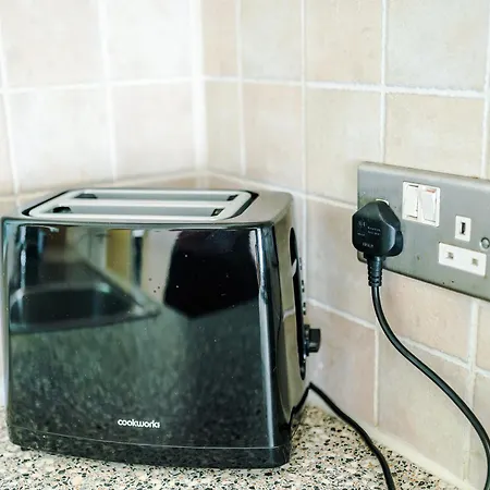Daire 2 Bedroom House, Sleeps 4, Free Parking, Fast Wi-fi Manchester