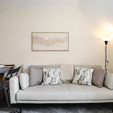 2 Bed Salford L Free Private Parking L Contractors & Families L Sleeps 4 L Free 1 Hr Early Check-in 맨체스터