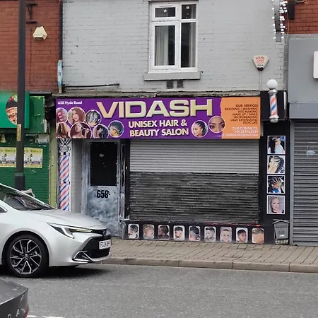 Διαμέρισμα Entire First Floor Flat With Free Parking In Hyde Road Opposite Gorton Tesco Extra *