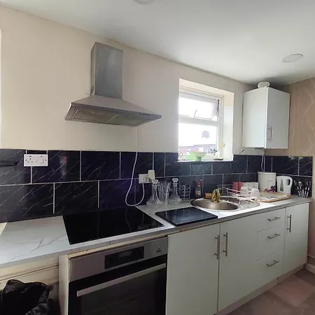 Entire First Floor Flat With Free Parking In Hyde Road Opposite Gorton Tesco Extra *