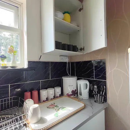 Entire First Floor Flat With Free Parking In Hyde Road Opposite Gorton Tesco Extra Διαμέρισμα *