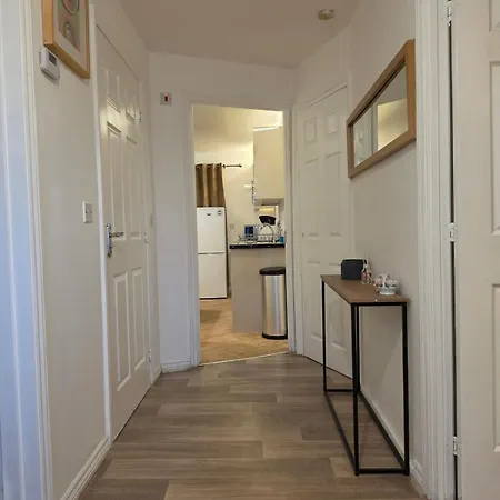 Cosy 2-bed Near Centre Apartamento *