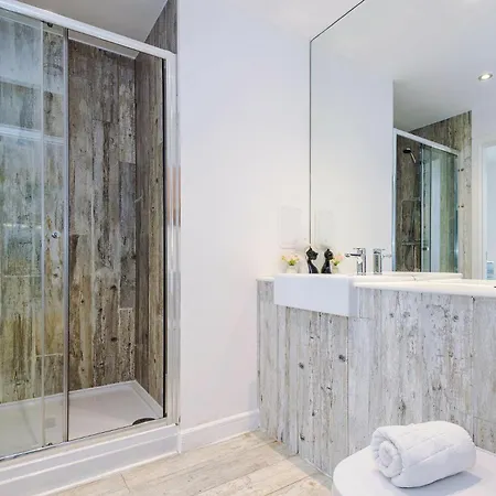 Stylish And Spacious 2bdr Flat Appartement