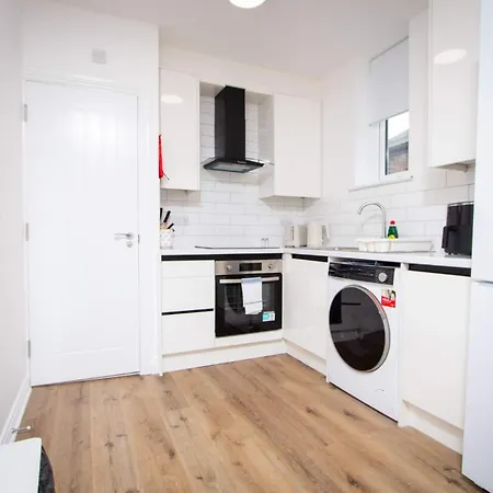 Stylish Newly Refurbished 2br Flat In *