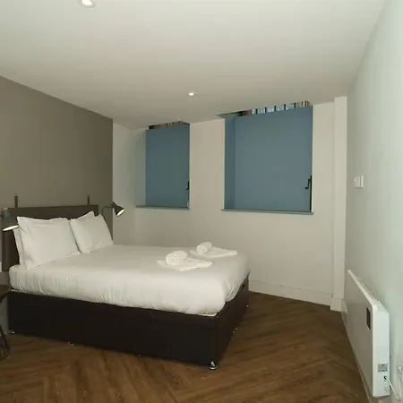 Convenient 3bed Flat W Security * Manchester