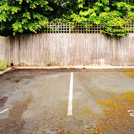 2 Bed Salford L Free Private Parking L Contractors & Families L Sleeps 4 L Free 1 Hr Early Check-in Апартаменты