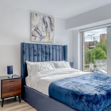 Manchester, Eccles 2 Bedroom & 1 Bedroom Apartments, Close To Old Trafford, Salford, 맨체스터