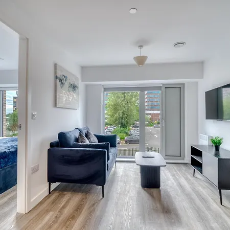 Manchester, Eccles 2 Bedroom & 1 Bedroom Apartments, Close To Old Trafford, Salford, 아파트