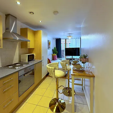 Elite Serviced 2br Balcony Centre