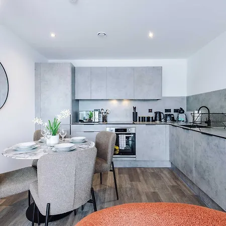 Stylish 2br In Centre Daire