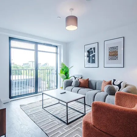 Stylish 2br In Centre *