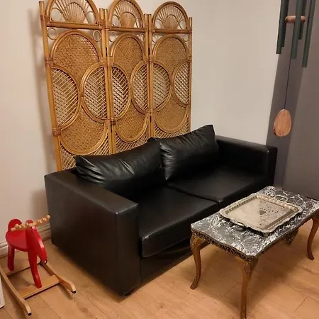 Modern Cozy With Free Parking Near Centre *