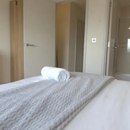 Premium 2 Bed In The Heart Of Center Апартаменты *