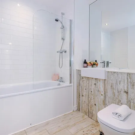 Stylish And Spacious 2bdr Flat