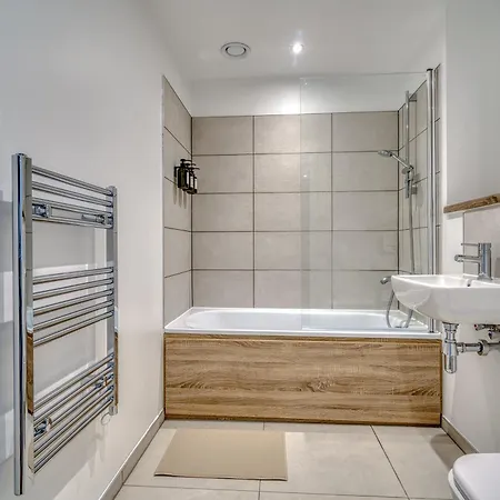 Manchester, Eccles 2 Bedroom & 1 Bedroom Apartments, Close To Old Trafford, Salford,