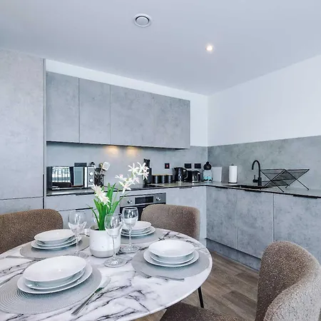 Stylish 2br In Centre Daire