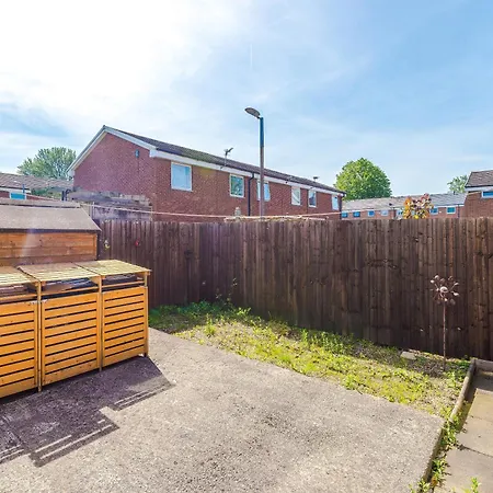 2 Bedroom House, Sleeps 4, Free Parking, Fast Wi-fi Daire