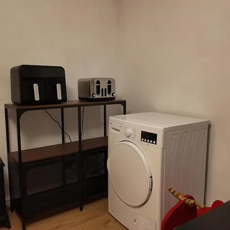 Modern Cozy With Free Parking Near Centre *