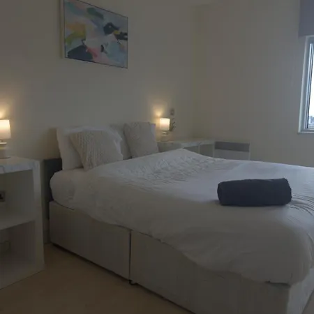Premium 2 Bed In The Heart Of Center Lägenhet *