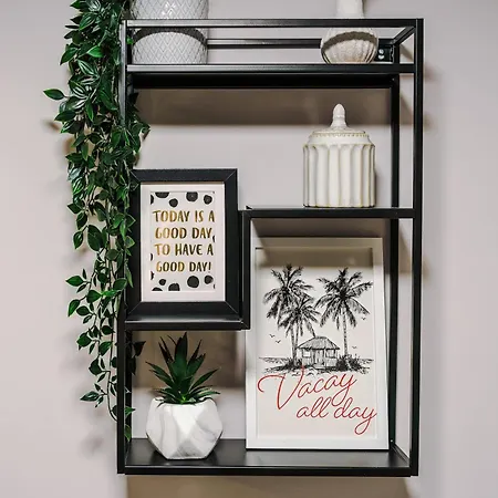 2br In - Free Parking *