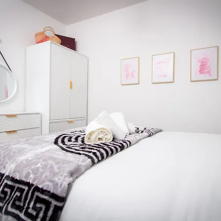 Daire Stylish Newly Refurbished 2br Flat In *