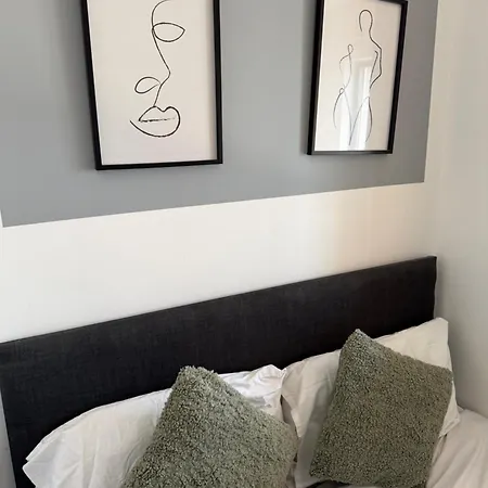 2 Bedroom 2 Bathrooms - Modern - Old Trafford - City Centre - Rooftop Access *