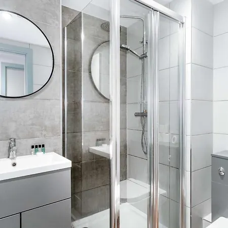 דירה Convenient 3bed Flat W Security מנצ'סטר