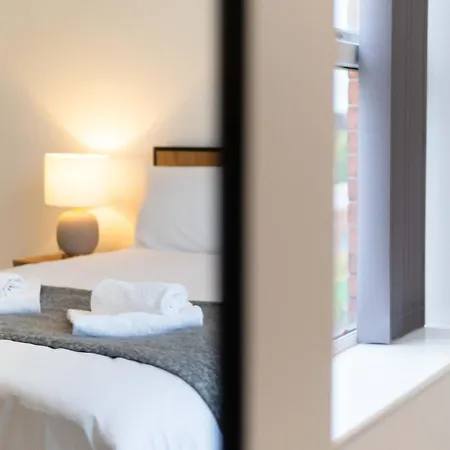 Contemporary 2 Bedroom In Διαμέρισμα