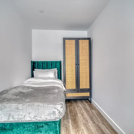 Apartmán Manchester, Eccles 2 Bedroom & 1 Bedroom Apartments, Close To Old Trafford, Salford,