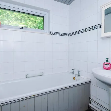 Daire 2 Bedroom House, Sleeps 4, Free Parking, Fast Wi-fi
