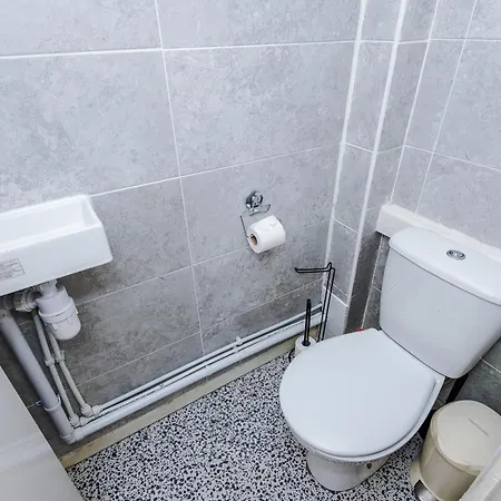 Daire 2 Bedroom House, Sleeps 4, Free Parking, Fast Wi-fi *