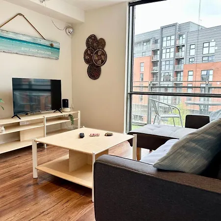 Spacious Duplex With Parking Manchester