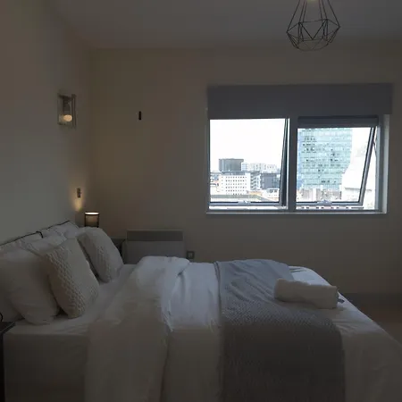Premium 2 Bed In The Heart Of Center Lägenhet