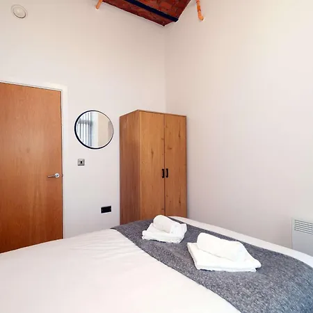 Contemporary 2 Bedroom In *
