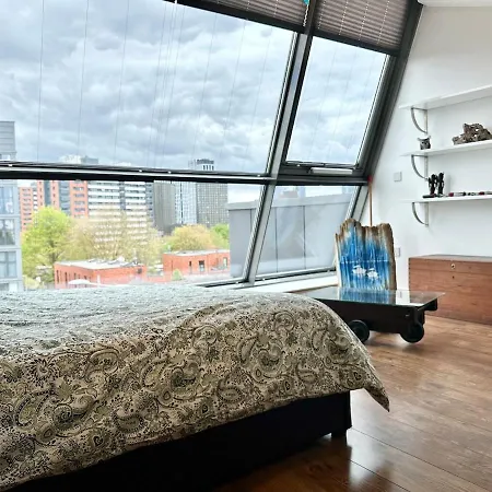 Spacious Duplex With Parking