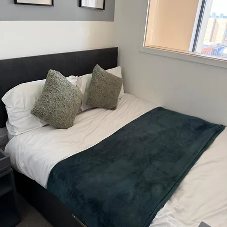 2 Bedroom 2 Bathrooms - Modern - Old Trafford - City Centre - Rooftop Access * Manchester