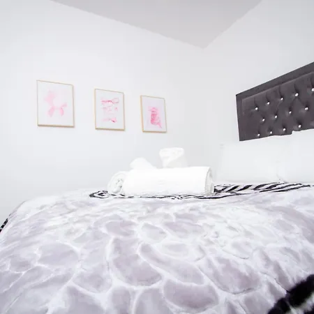 Apartmán Stylish Newly Refurbished 2br Flat In *